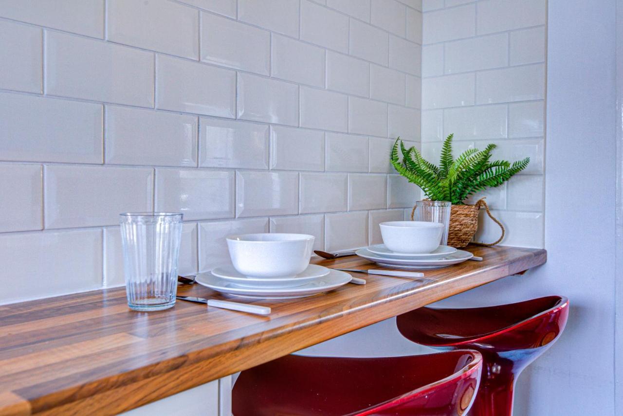 Private Family Apartment, In Victoria Posh Sw1 런던 외부 사진